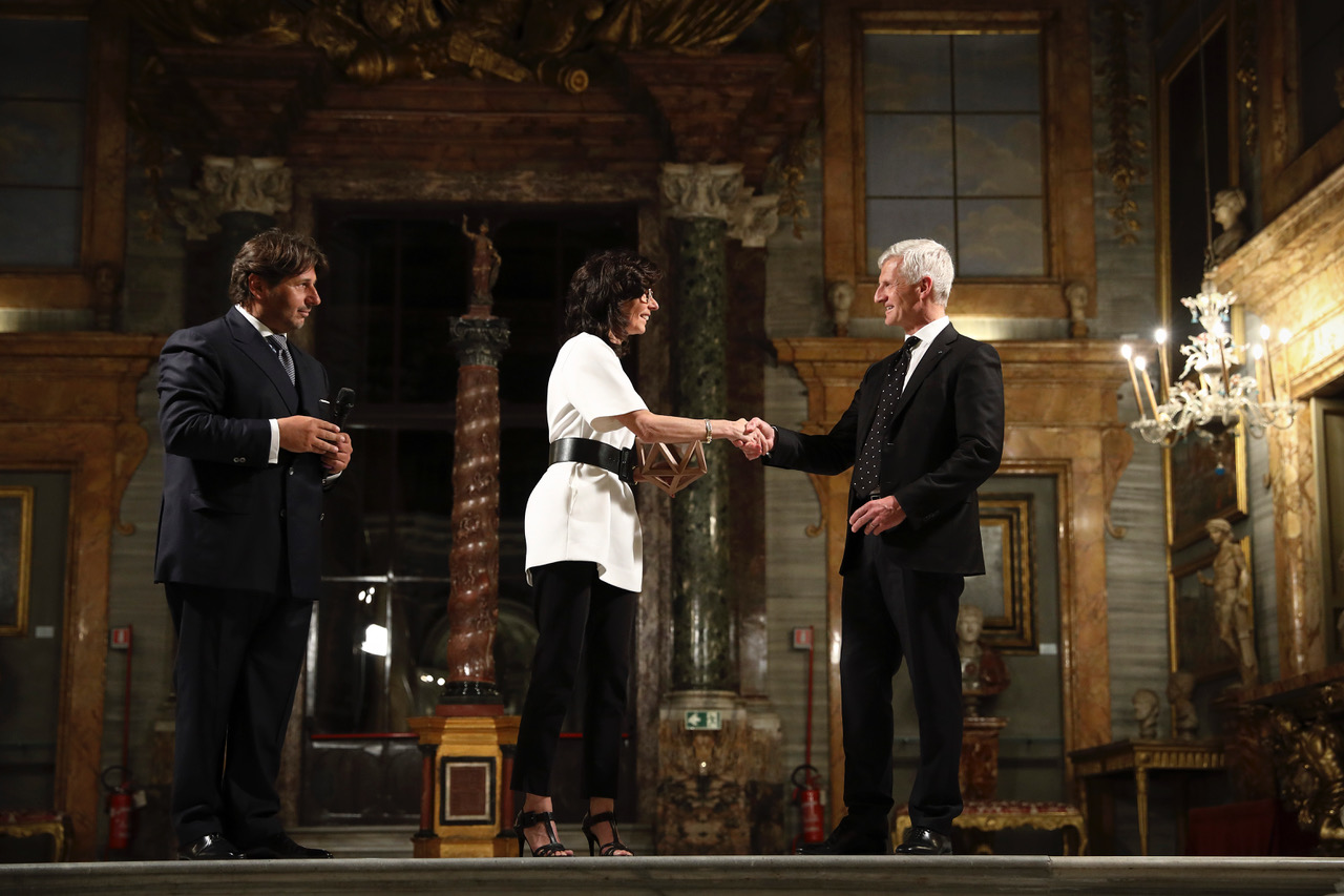 In rappresentanza dell'Università Bocconi, la Professoressa Antonella Carù, tra Lamberto Tacoli e Andrea Illy.
